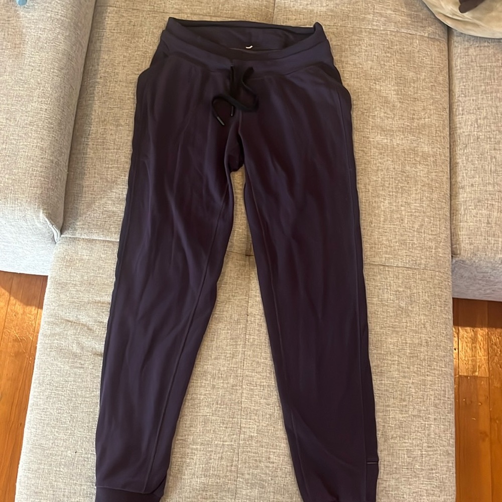 Lululemon size 6 purple joggers